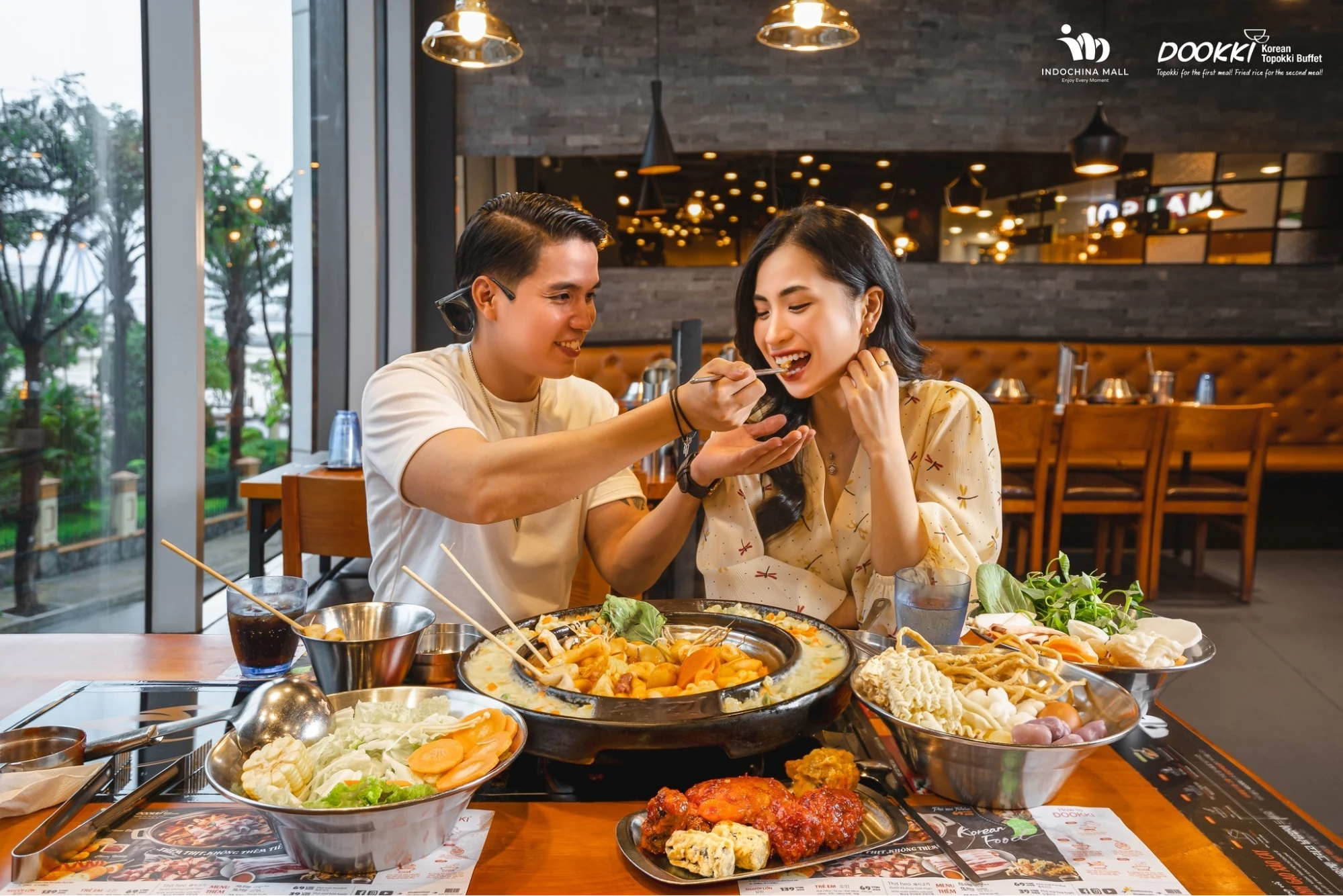 Review Chi Tiết Nhất Buffet Tokbokki Dookki Cho Người Mới Từ Giá Cả Đến Cách Pha Sốt Thần Thánh | Vincom