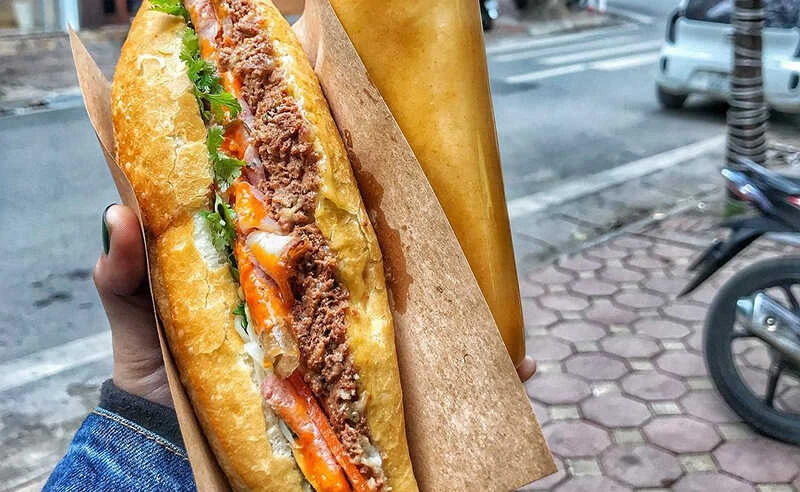 Top 15 địa chỉ bán bánh mì Hà Nội ngon khó cưỡng