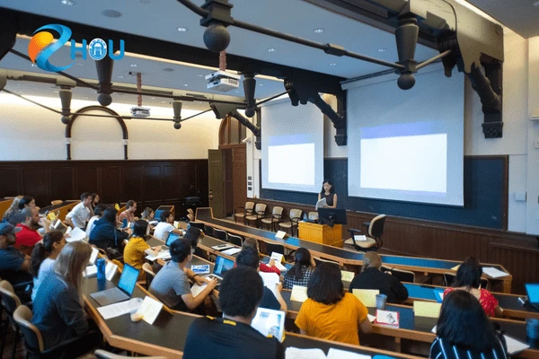 Giải đáp tuyển sinh: Quản trị kinh doanh nên học trường nào ở TPHCM