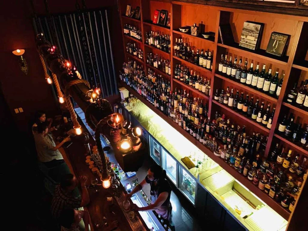 Lưu ngay 11 Hidden Bar Sài Gòn độc đáo ẩn mình giữa trung tâm thành phố