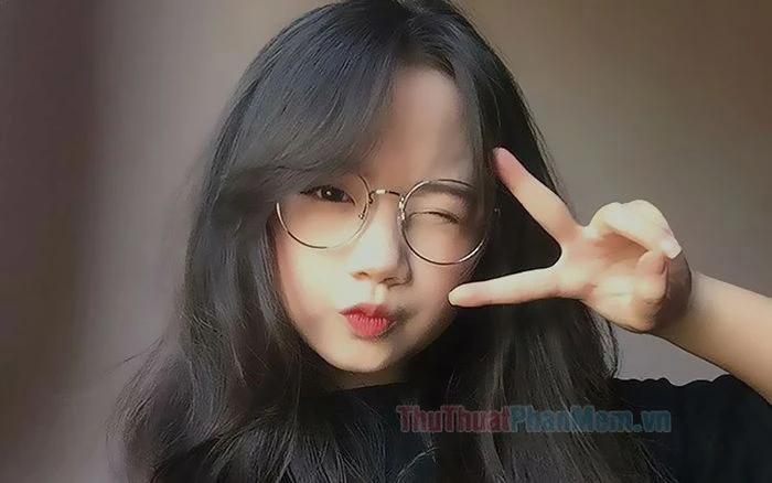 Gái xinh đeo kính: Sự quyến rũ không ngừng tỏa sáng