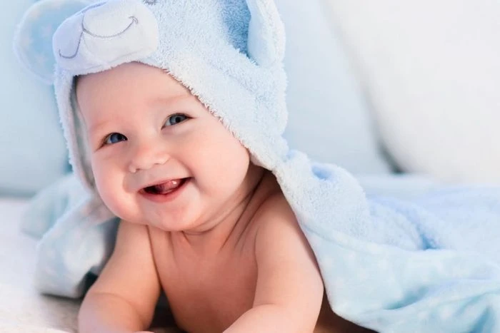 Bức tranh về vẻ đáng yêu của bé trai