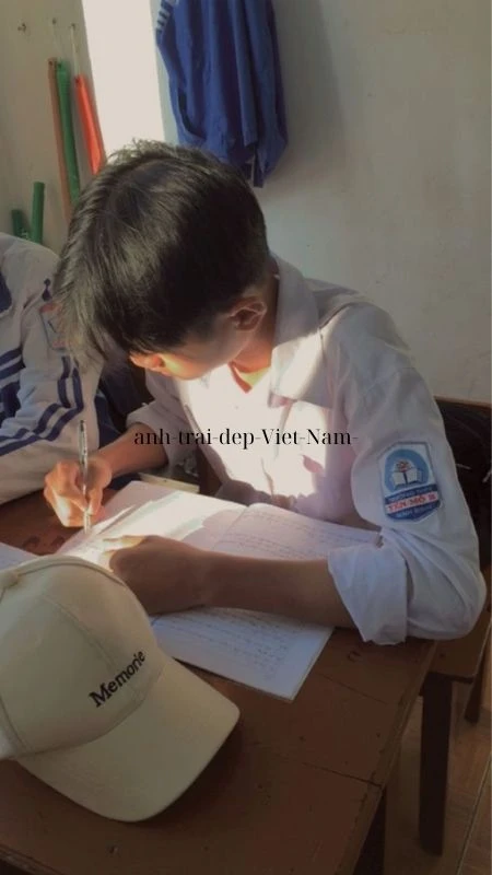 Tải ảnh trai đẹp 14 tuổi che mặt đầy ấn tượng