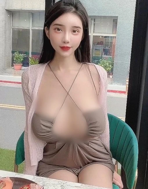 Gái hở vú to và sức hút không thể chối từ