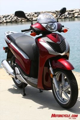 Xe tay ga Honda SH y 2010: Biểu tượng của sự thanh lịch