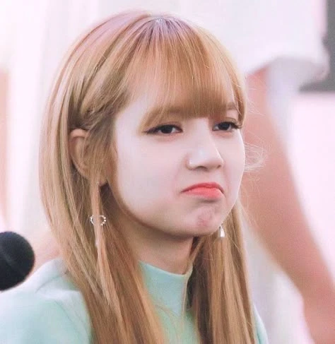Lisa đáng yêu tỏa sáng trong làng K-pop hiện đại