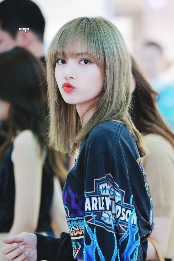 Lisa cute blackpink: Biểu tượng dễ thương trong âm nhạc Hàn Quốc