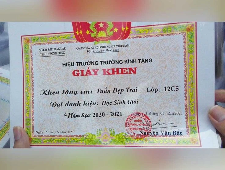 Tạo Hình Ảnh Đẹp Với Giấy Khen Độc Đáo