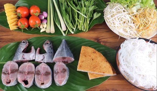 Chọn nguyên liệu tươi sống giúp món bún cá ngừ thêm ngon ngọt