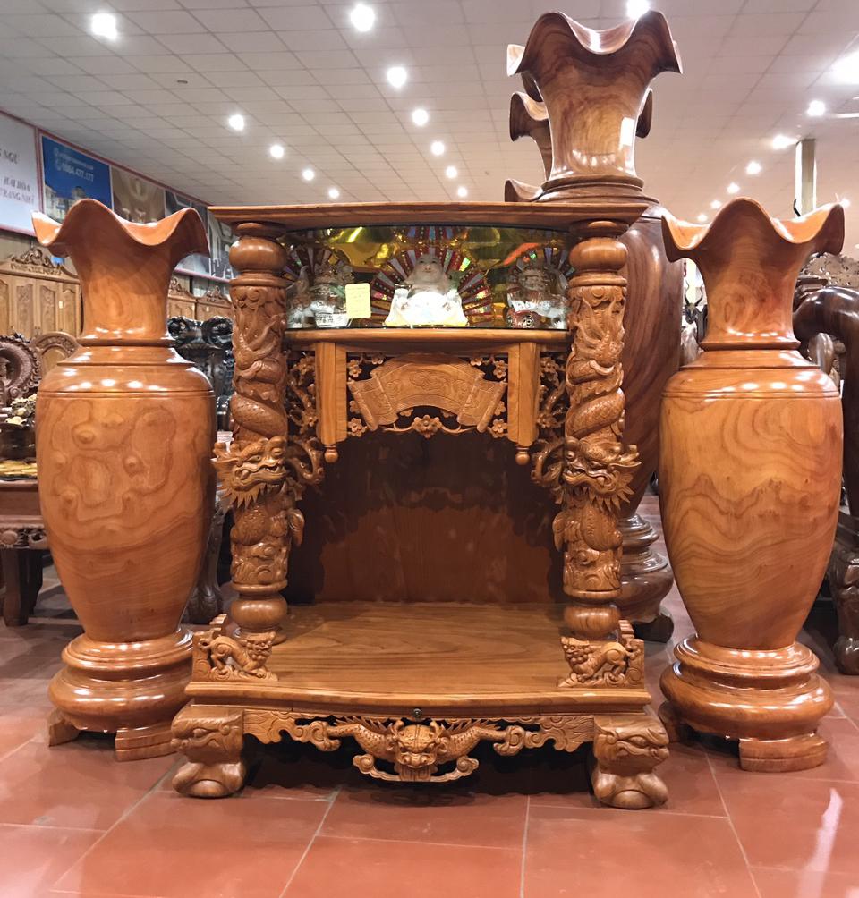 Một mẫu bàn thờ thần tài đẹp làm từ chất liệu gỗ